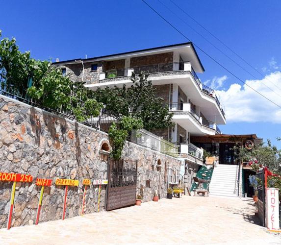 Hotel Villa Stone Dream Bar Restaurant Udenisht Exterior photo